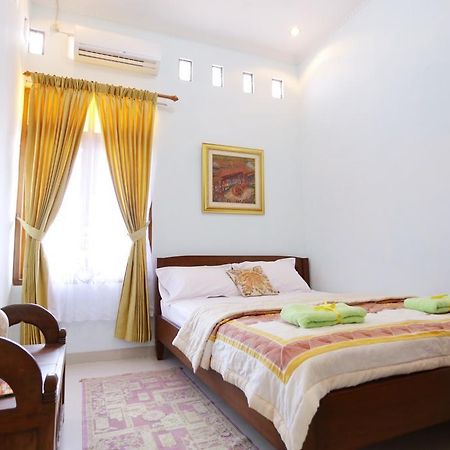 Griya Kedasih Guesthouse Yogyakarta Dış mekan fotoğraf