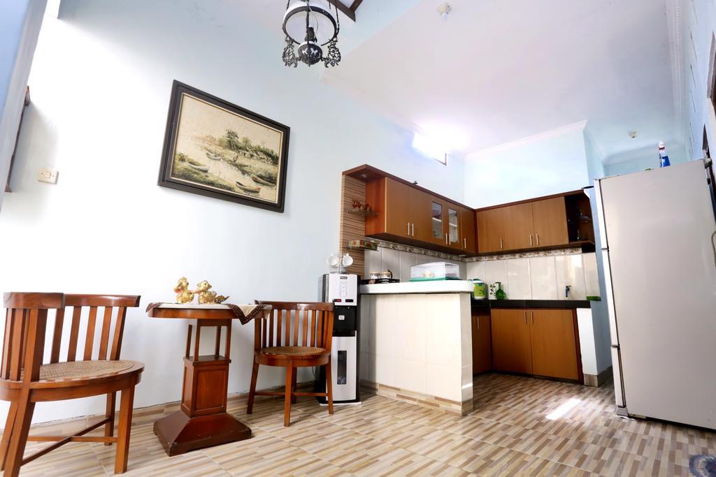 Griya Kedasih Guesthouse Yogyakarta Dış mekan fotoğraf