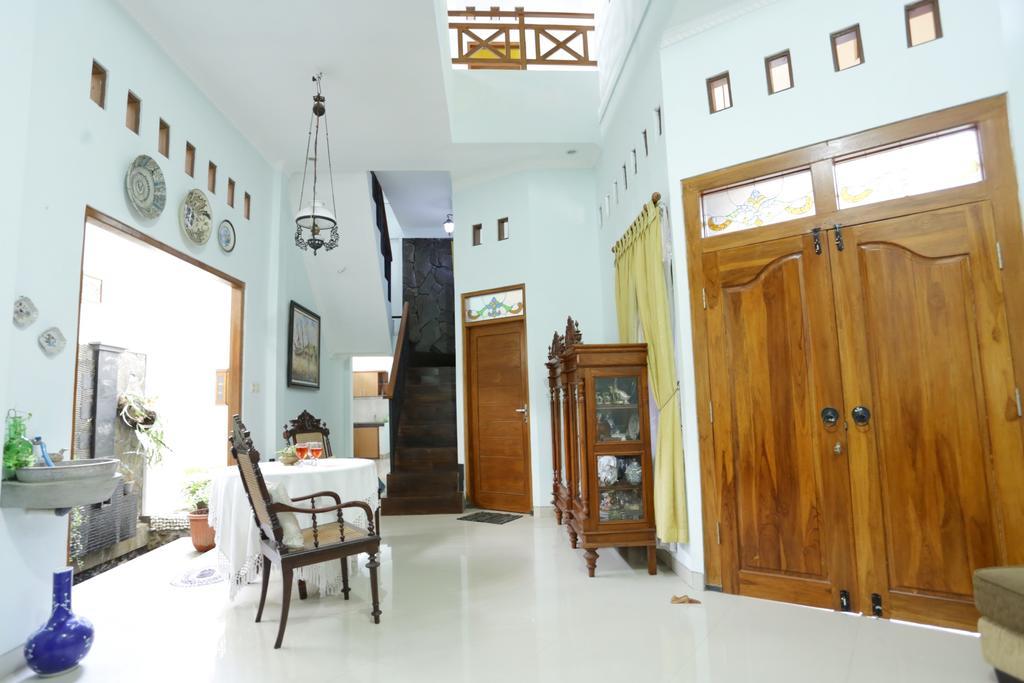 Griya Kedasih Guesthouse Yogyakarta Dış mekan fotoğraf