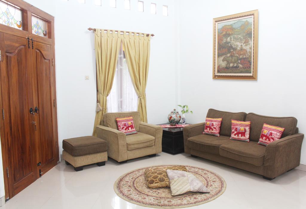 Griya Kedasih Guesthouse Yogyakarta Dış mekan fotoğraf